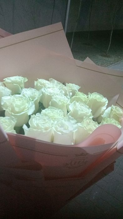 Белые розы 25 шт