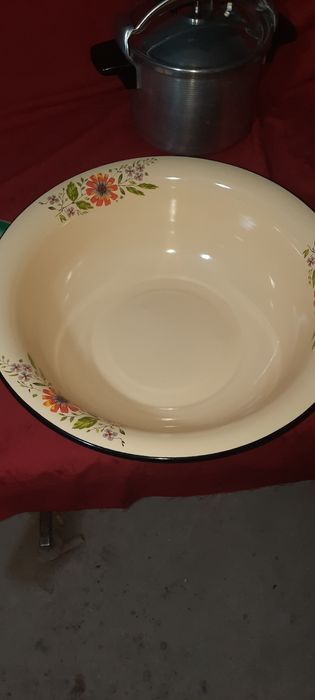 Продаётся советские кухонные посуды.