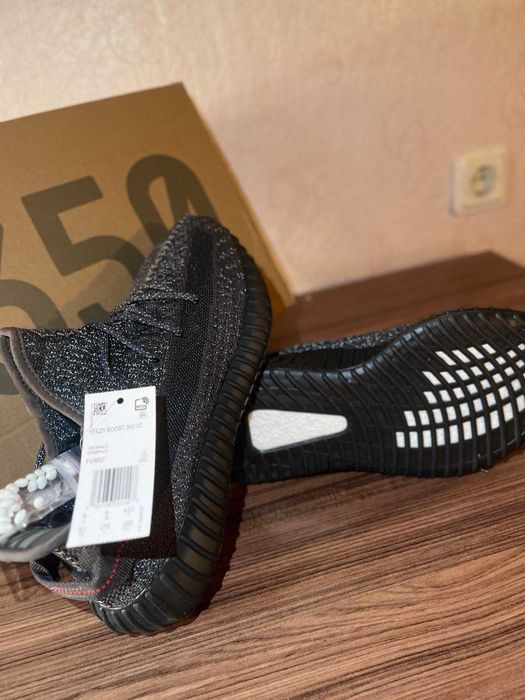маратонки Adidas Nike