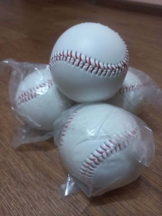 Новые бейсбольные мячи