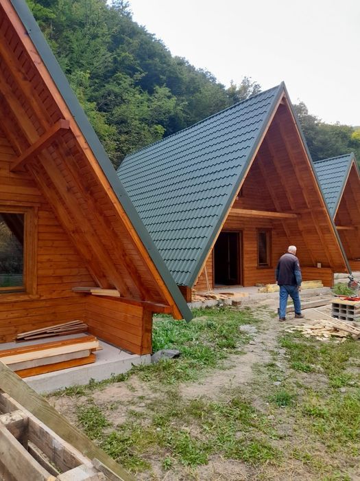 Vând cabane din lemn