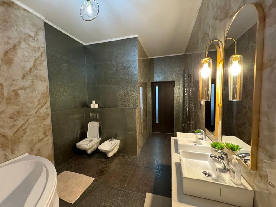 Apartament 3 camere ultracentral la casa de Inchiriat