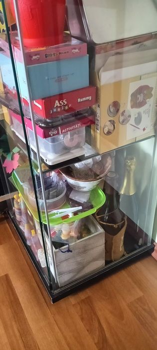 Dulap de sticla Ikea
