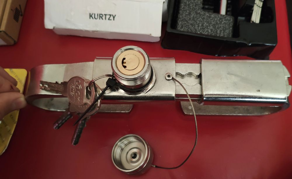 Катинари и скоба за камион