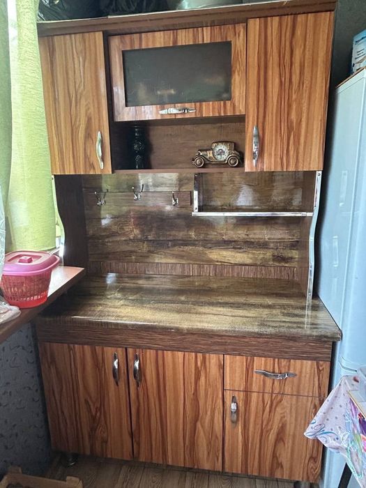 Продаём буфет ,ширина 60 см  ,длина 120м ,высота 225 - 230 см.