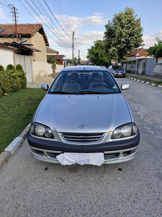 Toyota Avensis 2000г.