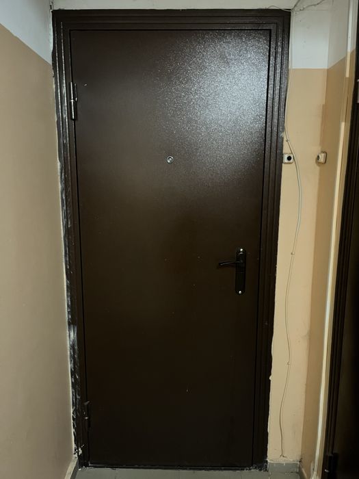 Продам входную дверь