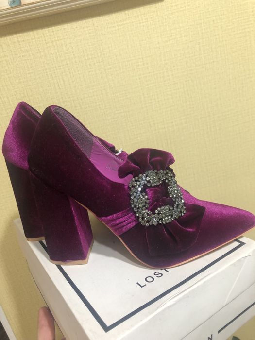 Туфли бархатные очаровательные!)