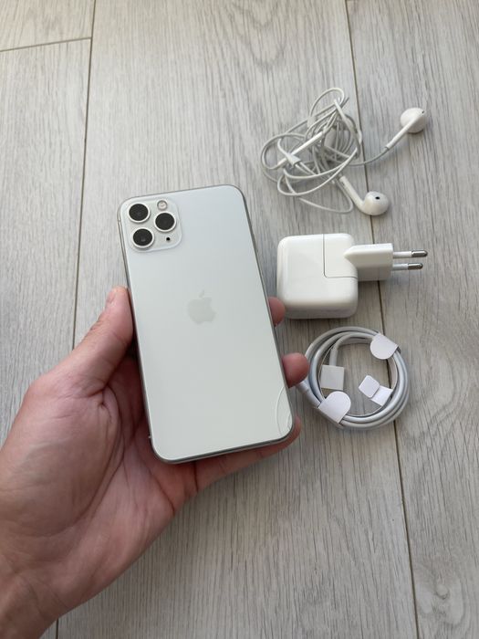 Iphone 11 pro • silver •