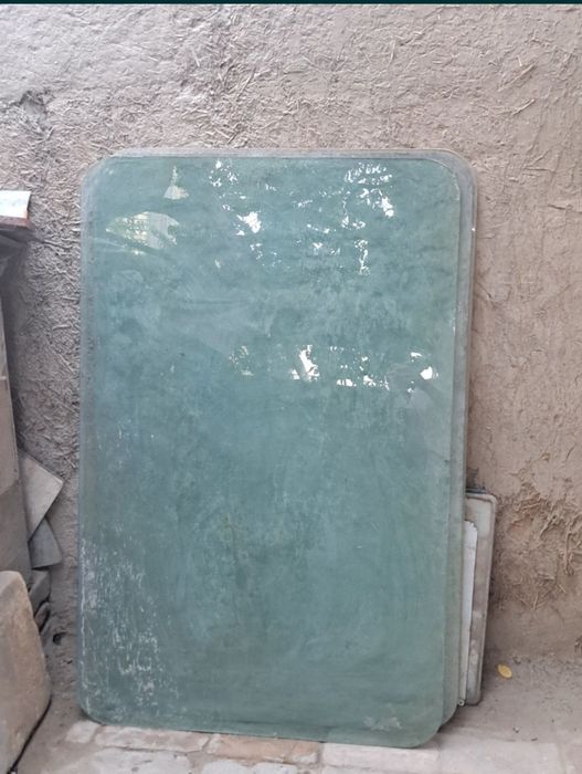 Срочно продам стекло.3 больших 10 маленьких 600000