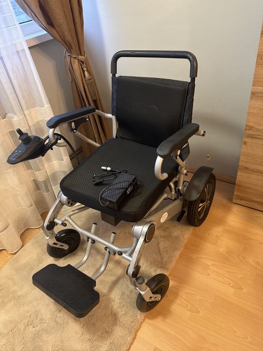 Scaun cu rotile, electric, pliabil