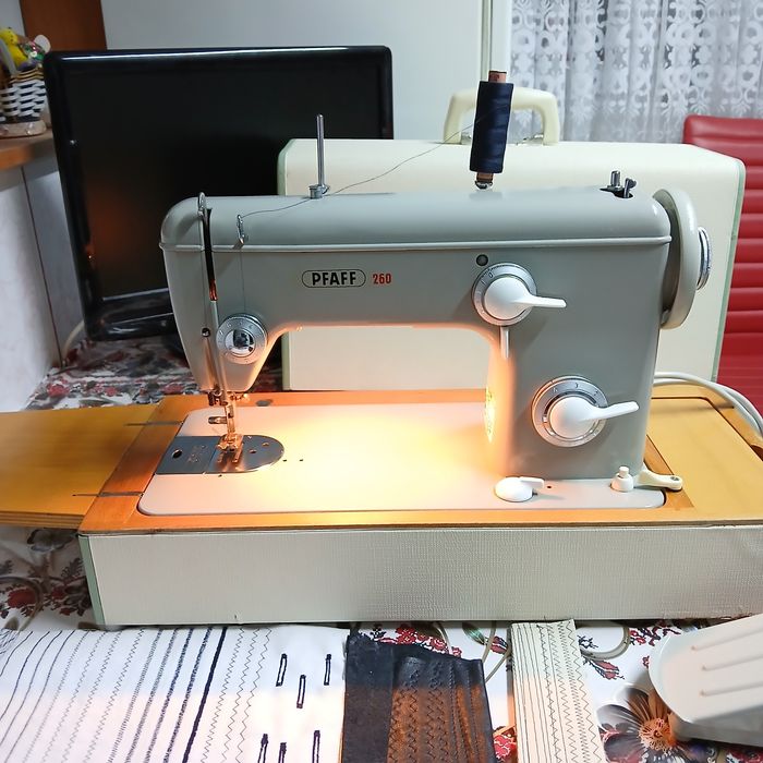 Masina de cusut PFAFF cu graifar industrial rotativ, din metal