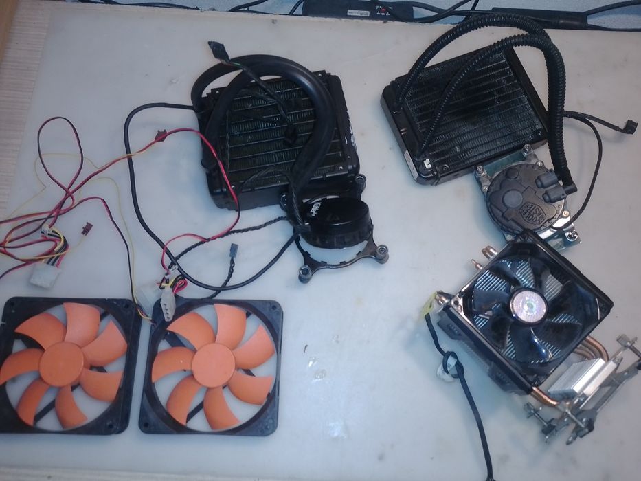Cooler processor aer  / lichid ventilatoare