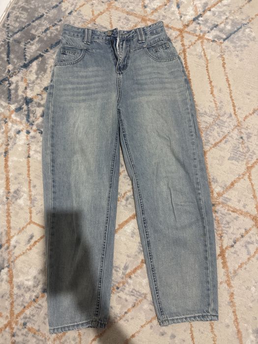 джинсы, форма банан.