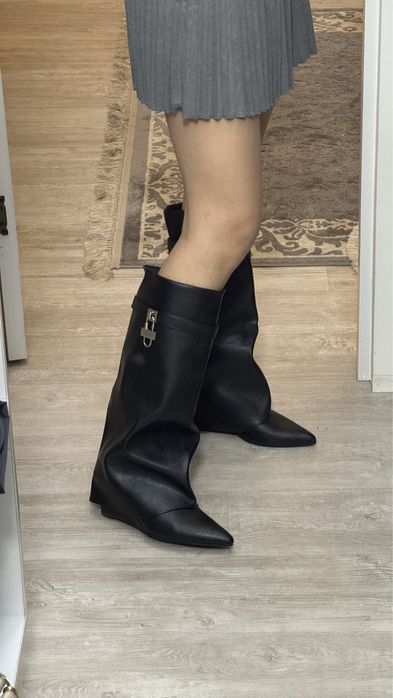 Сапоги под givenchy