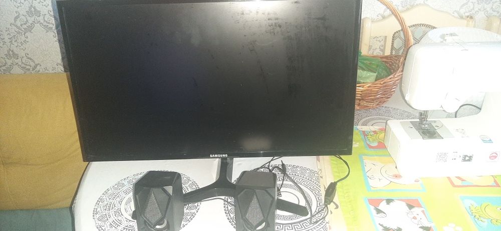 Монитор самсунг и колонки
