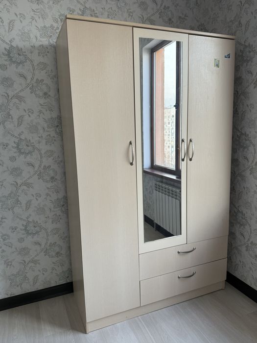 Шкаф, с тумбы 2 шт и стол