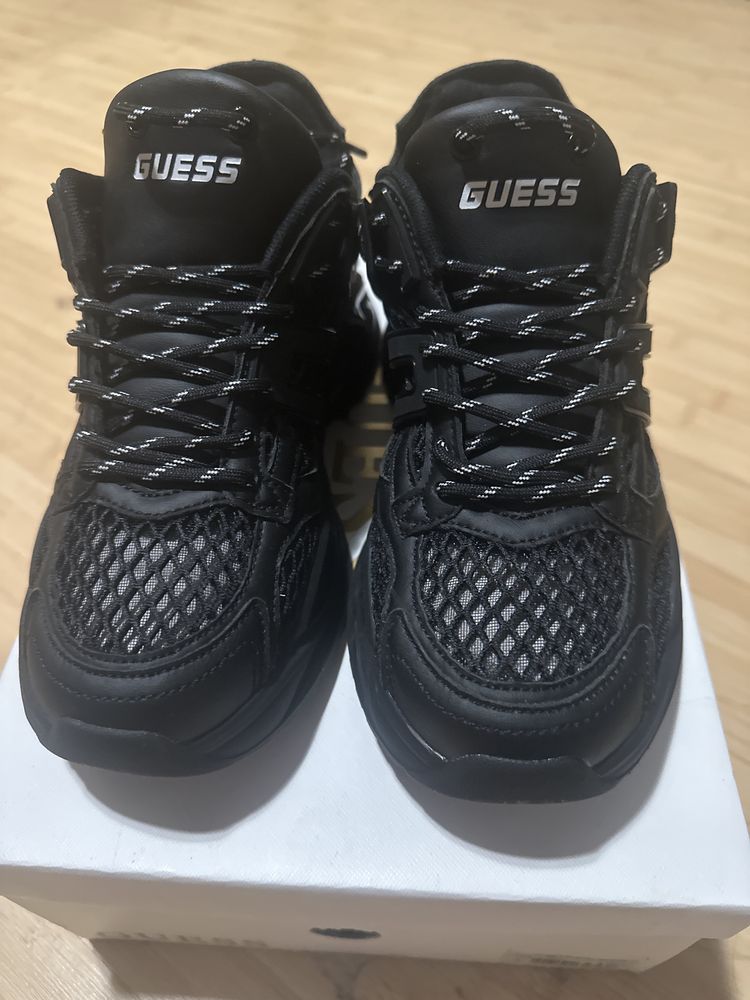 GUESS -Дамски маратонки……