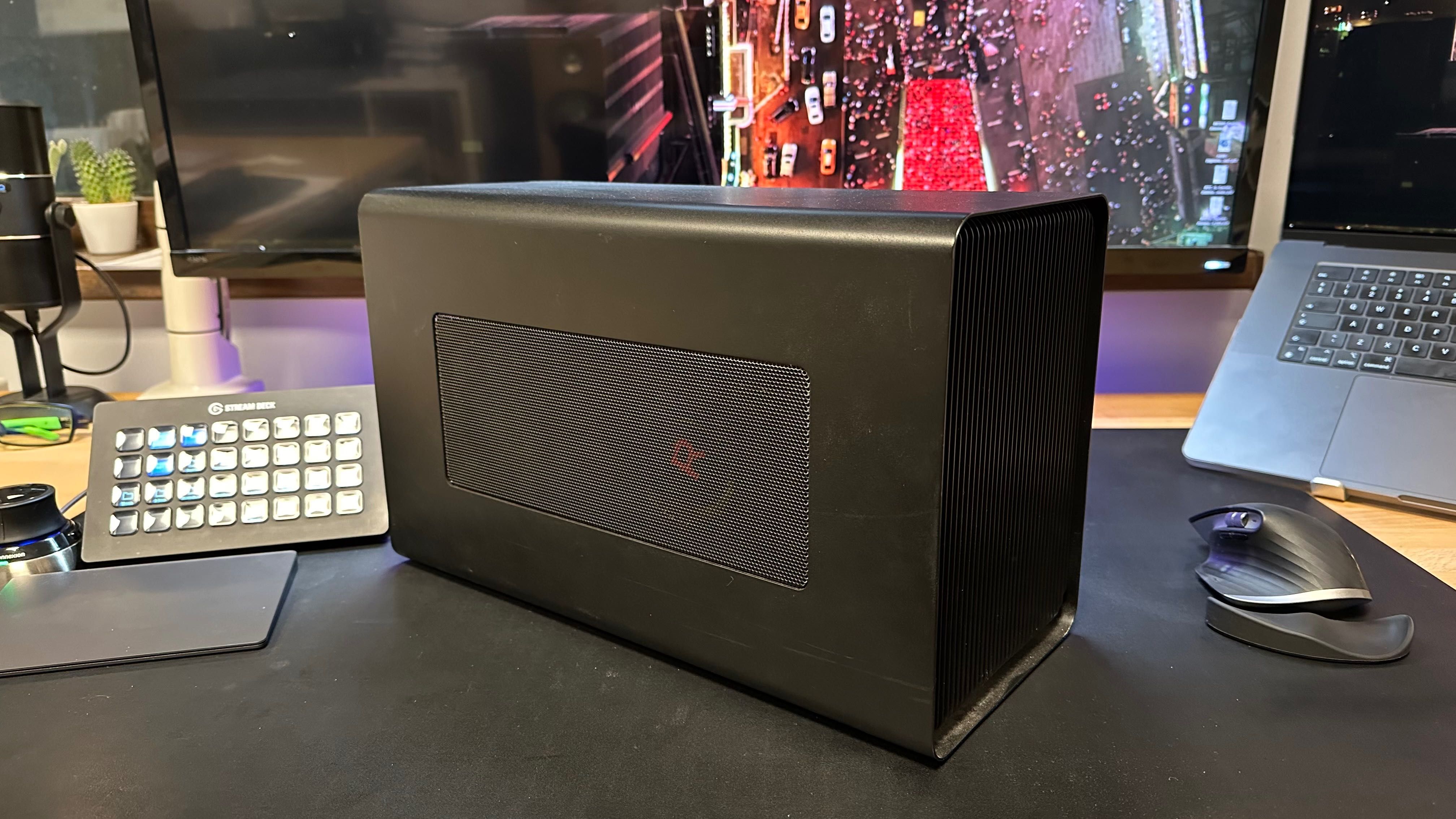 Razer Core Chroma cu Vega 64 - placă video externă eGPU