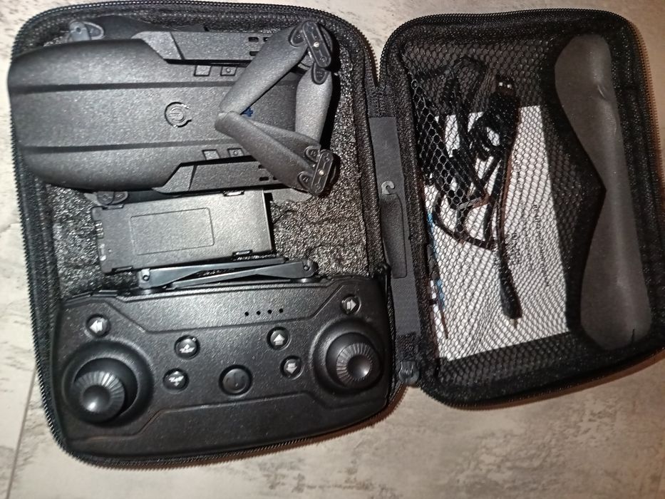 E99 DRONE foarte bună!