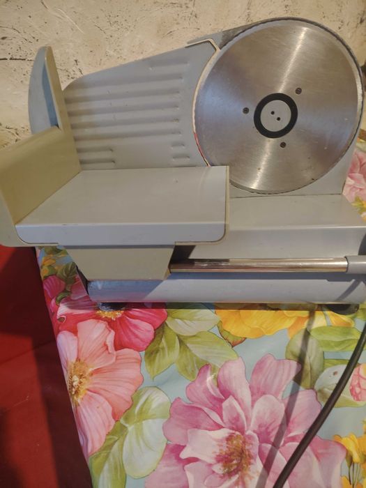 Колбасо резачка, машина за рязане на мезета