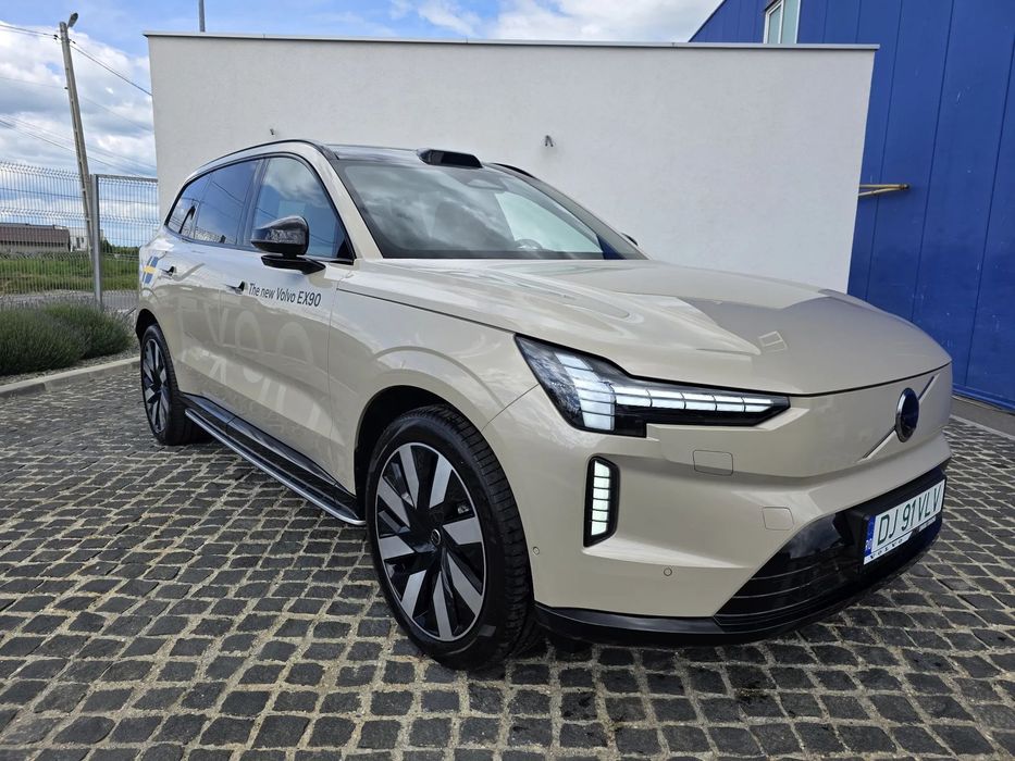 Volvo EX90