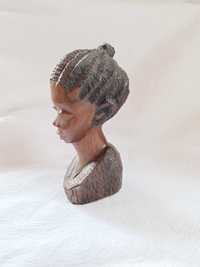 Бюст от дърво на африканска жена