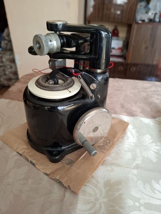 Старинен уред за рязане на диоптрични очила