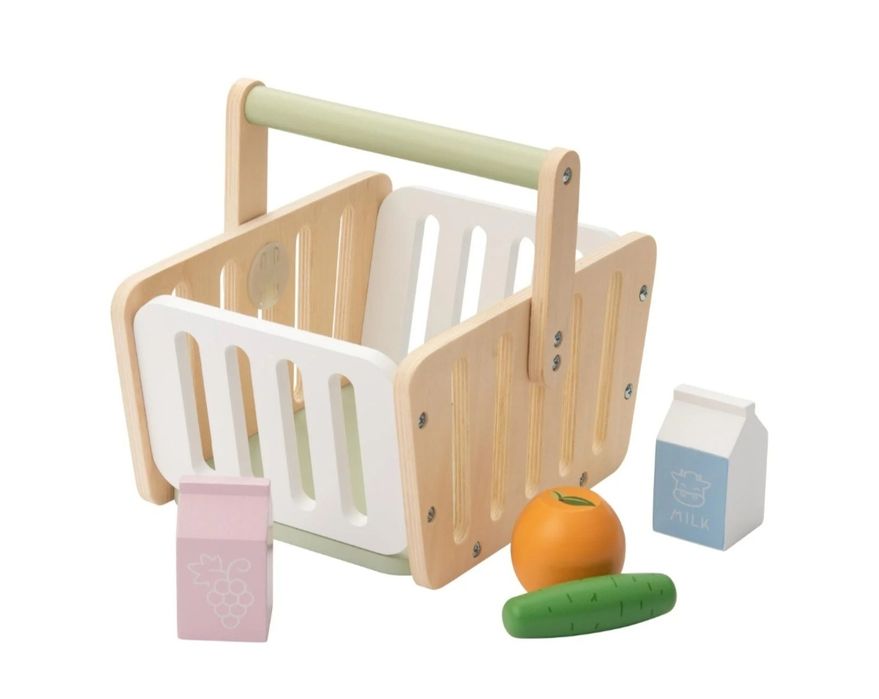 Детска дървена кошница с продукти