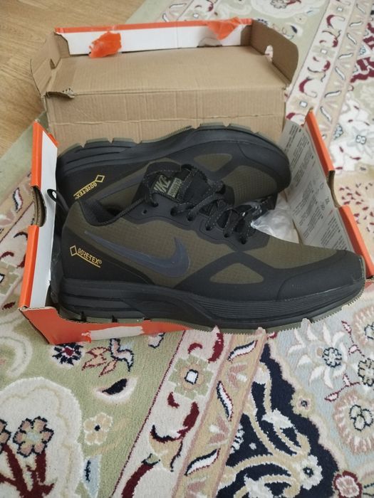 Продам кроссовки мужские