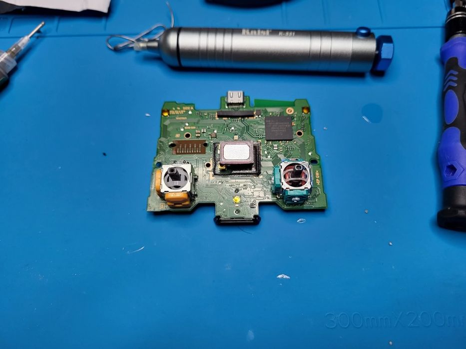 Upgrade și Reparații Controllere PS4, PS5, Xbox One/S și altele