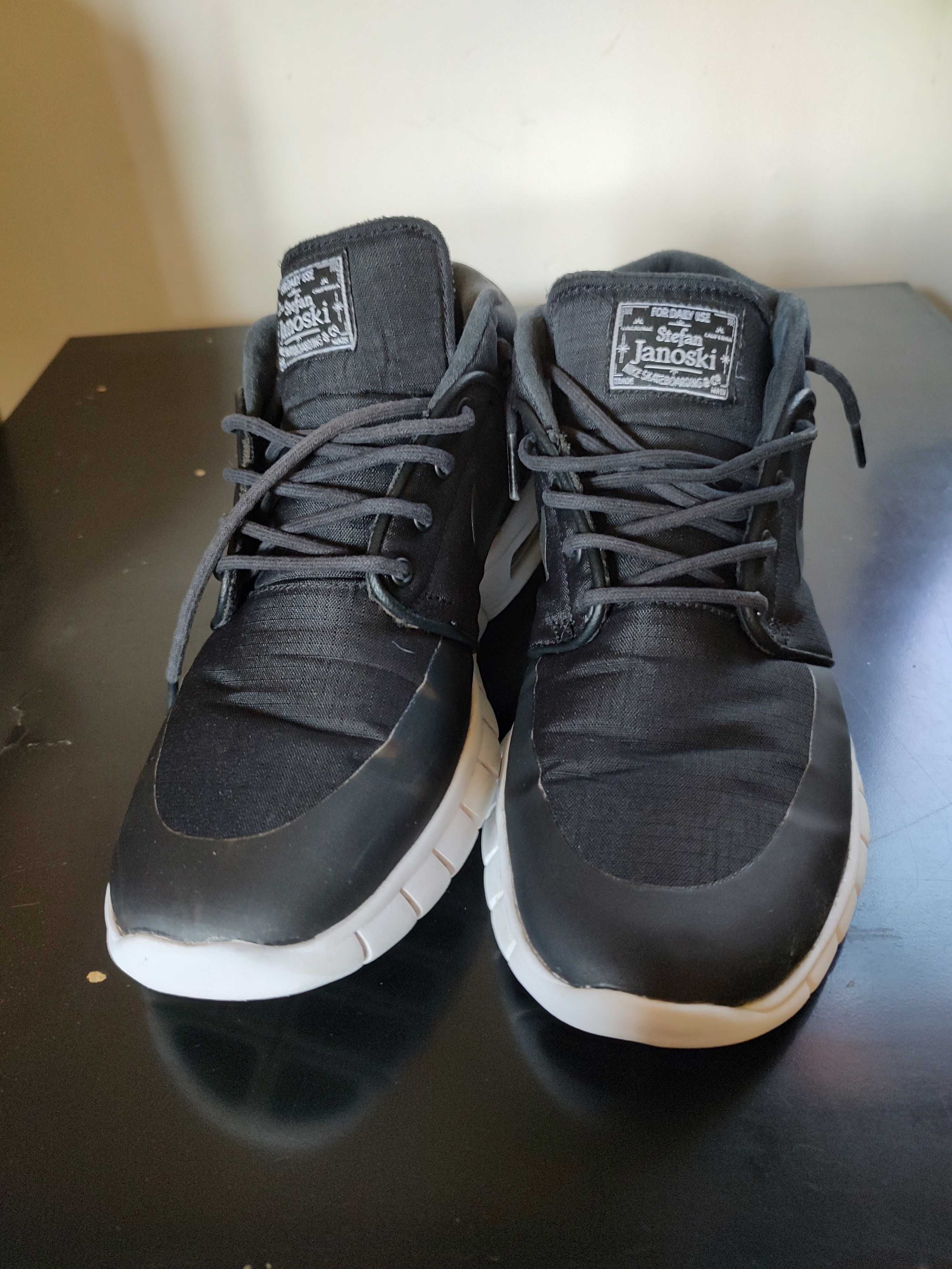 Маратонки NIKE!!