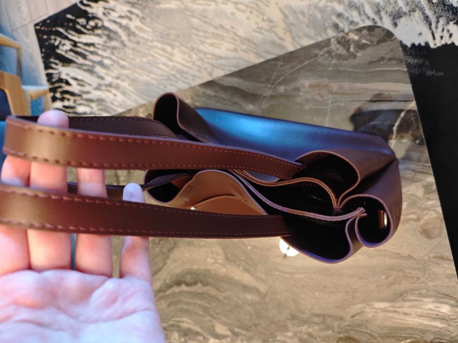 Продавам чанта, изработена от еко кожа.