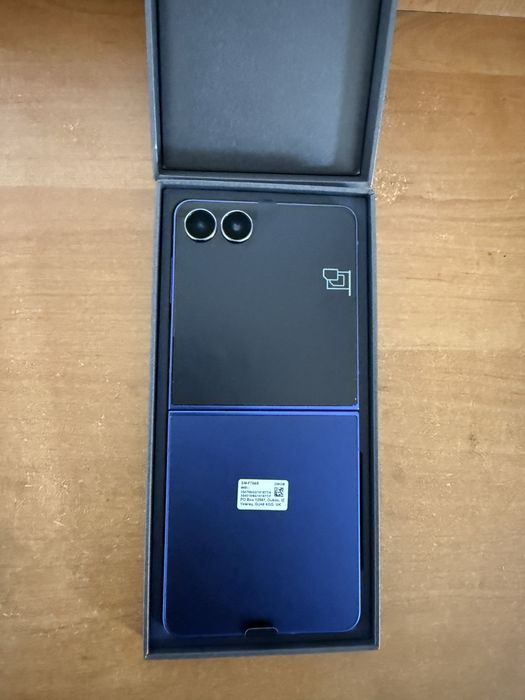 Samsung Galaxy Z Flip7, 12GB RAM, 256GB, 5G, Blue Shadow, practic nou