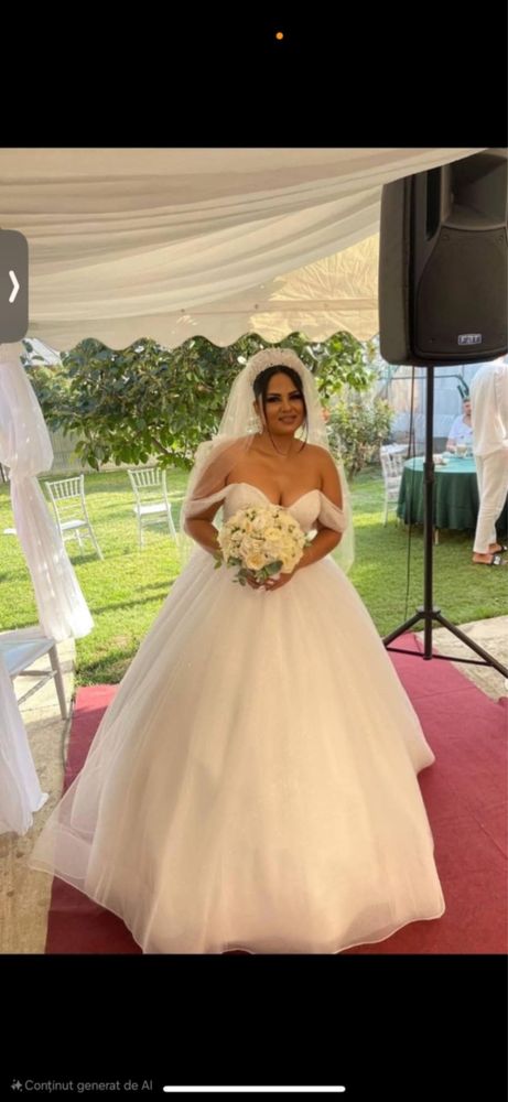 Rochie de mireasǎ deosebita