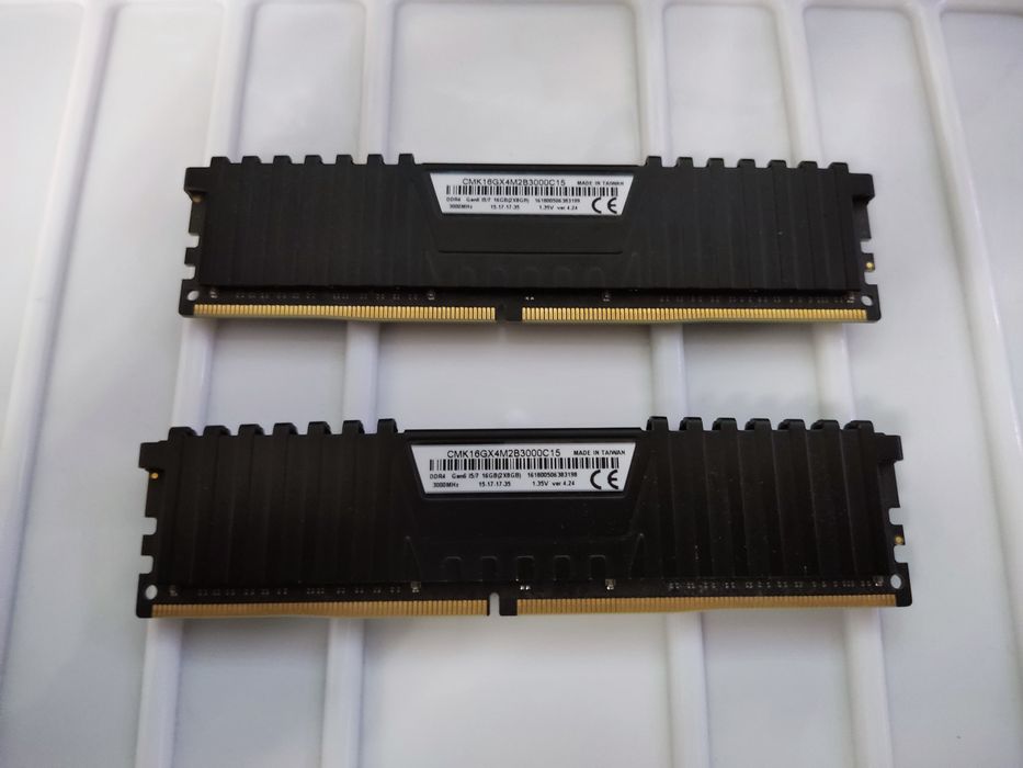 Продам ОЗУ Corsair Vengeance ddr4 2x8gb 3000mhz