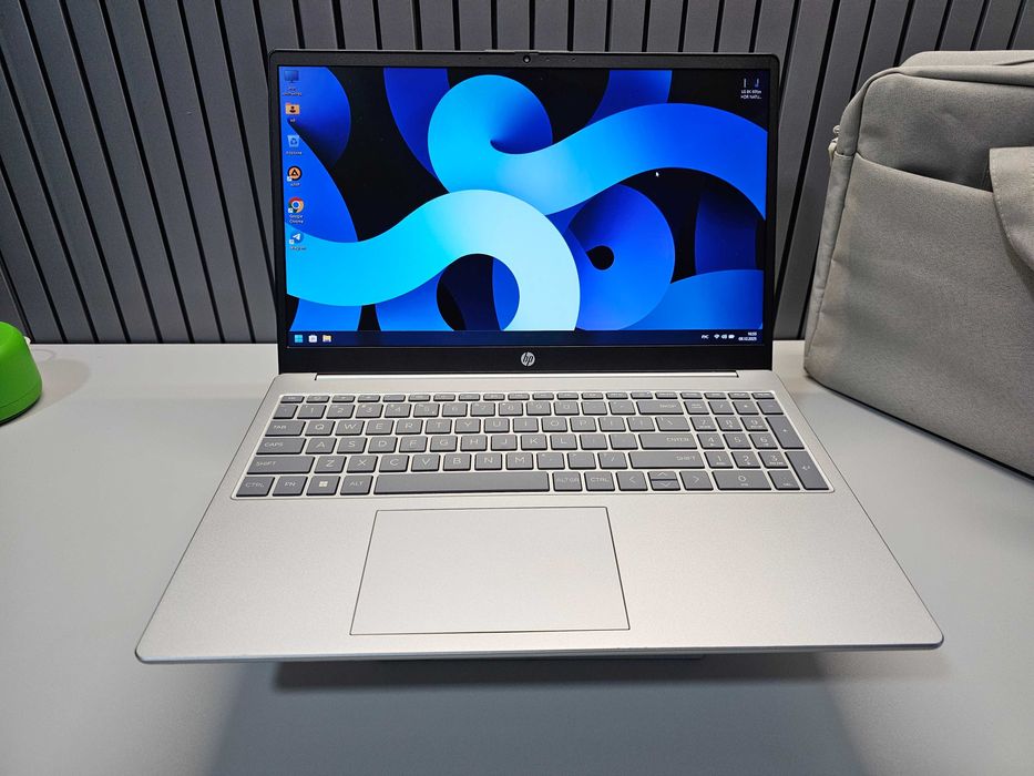 ПРОДАМ HP Laptop 15FC Ноутбук Ryzen™ 5-7520U/8GBLPDDR5/512SSD/15.6"FHD