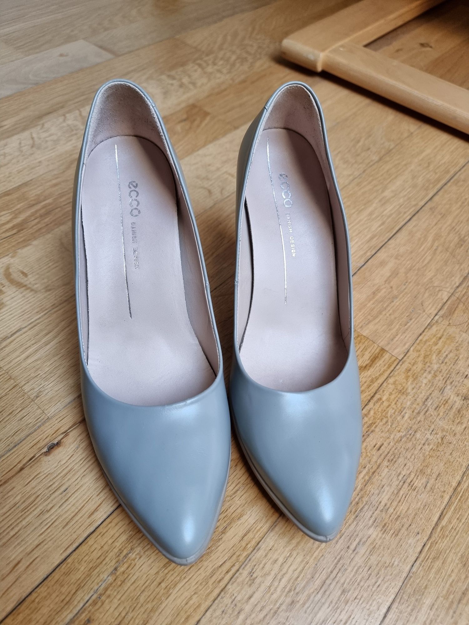 Pantofi cu toc Ecco