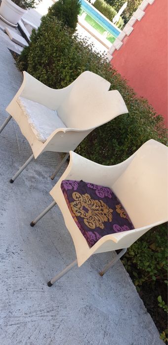 Пластмасови столове с възглавници, бели, цяла отливка - 20бр