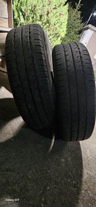 Продавам 2 броя гуми за бус 215/70/R15 C