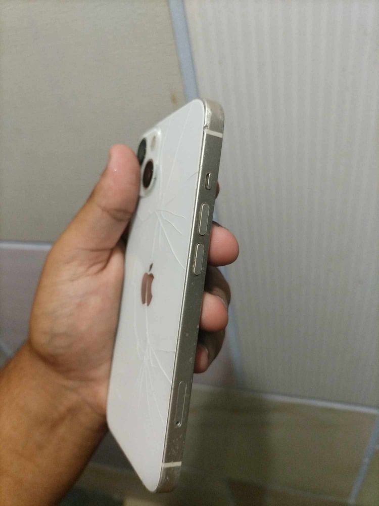 Продавам Iphone 13