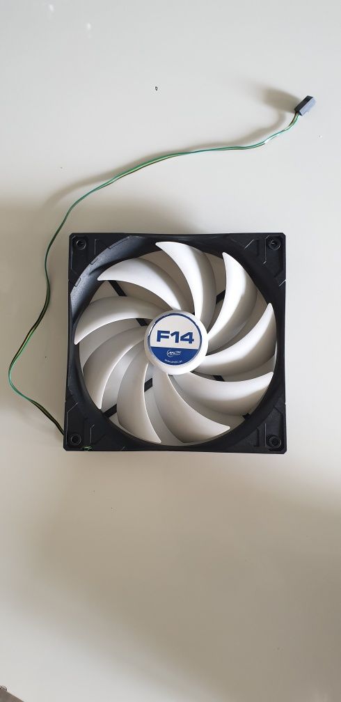 Вентилатори (ThermalTake, Arctic), капак за D5 помпa IceMan