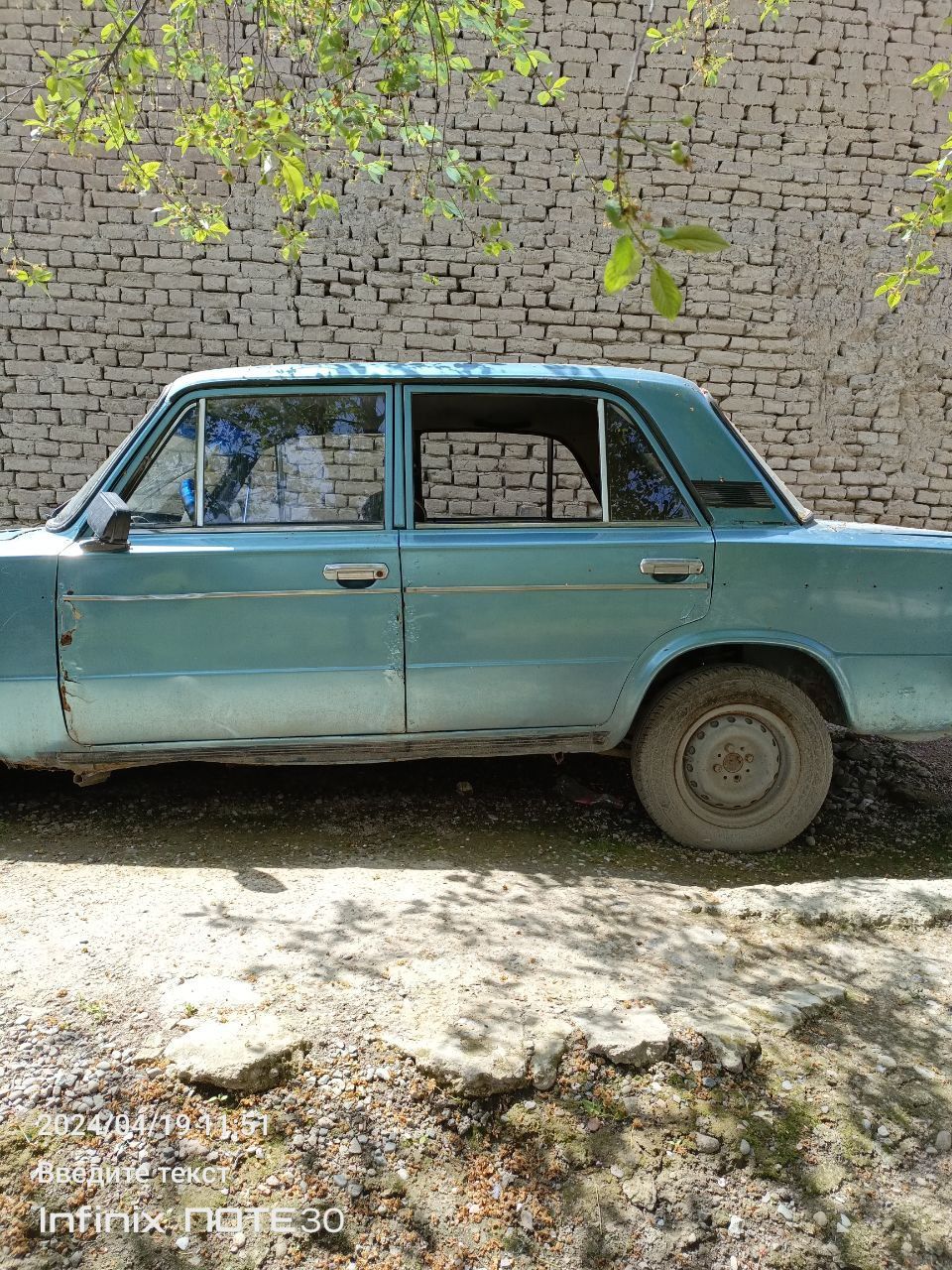 Vaz 2106 metan gazli 1985 yil motor 2111 srochno sotiladi!