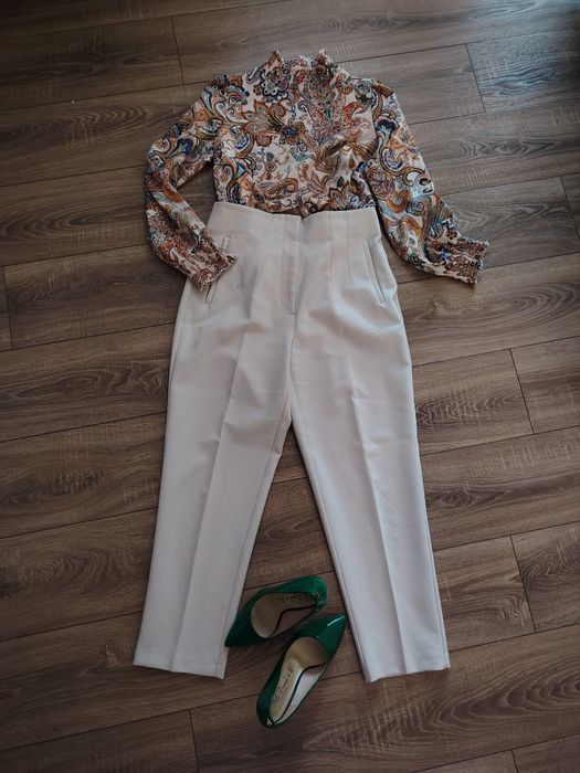 Pantaloni crem zara mărimea L