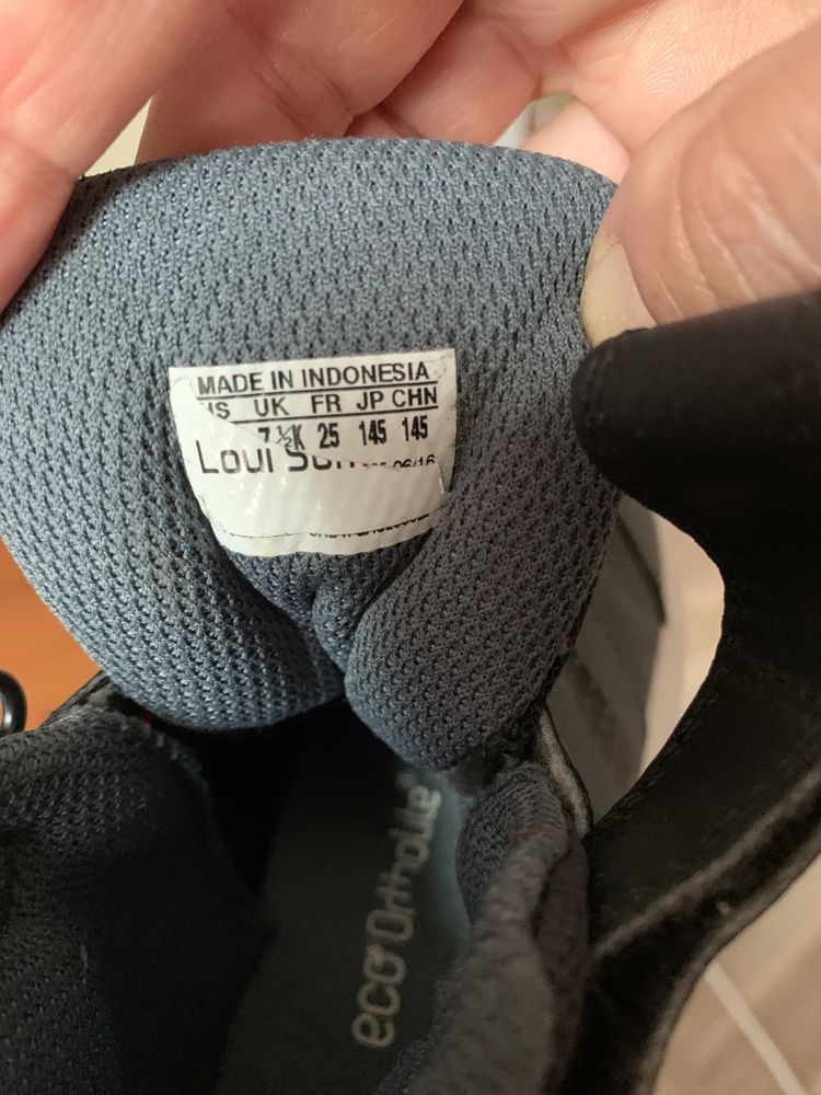 Vând ghete Adidas(25) piele cu goretex.