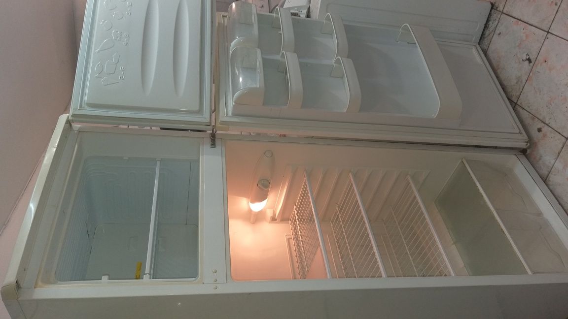 Vand frigider artic cu congelator