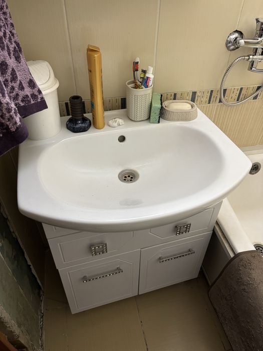 Раковина с тумбой