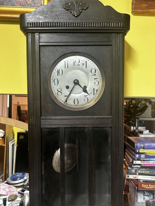 Vând ceas de perete antic, design elegant
