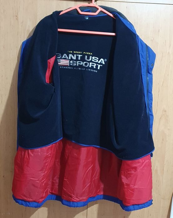 Vând geaca pentru bărbați