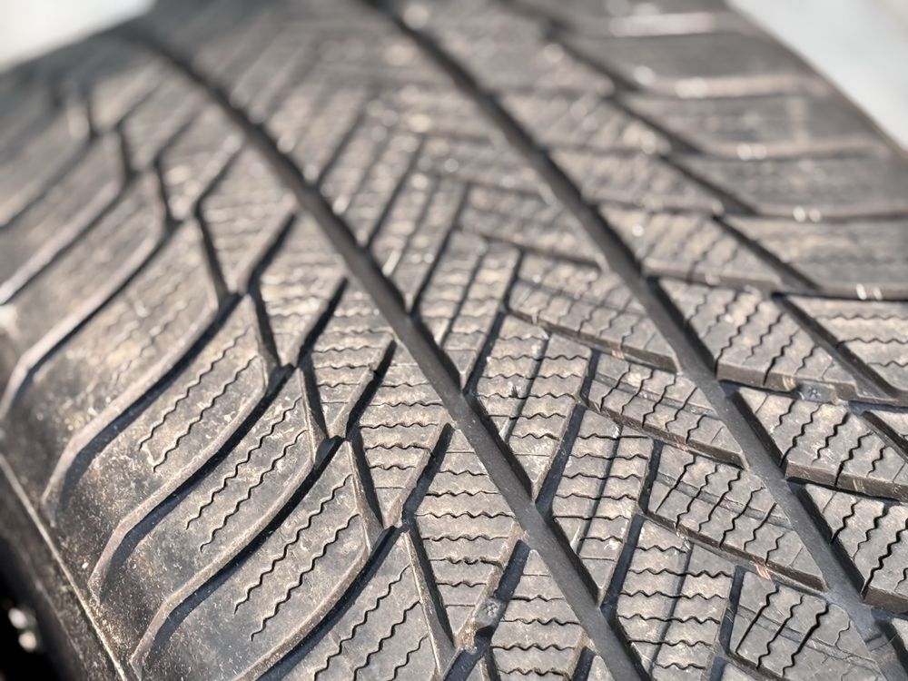 225/60/R17 Bridgestone Brizak 4бр зимни dot4323 6-7mm